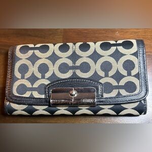 Coach Vintage Full Size Wallet Black Signature C Buckle Trifold Jacquard Leather